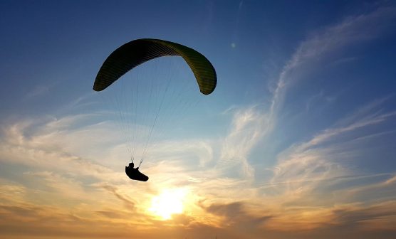 paraglider-sunset-g8f1ca8c36_1920