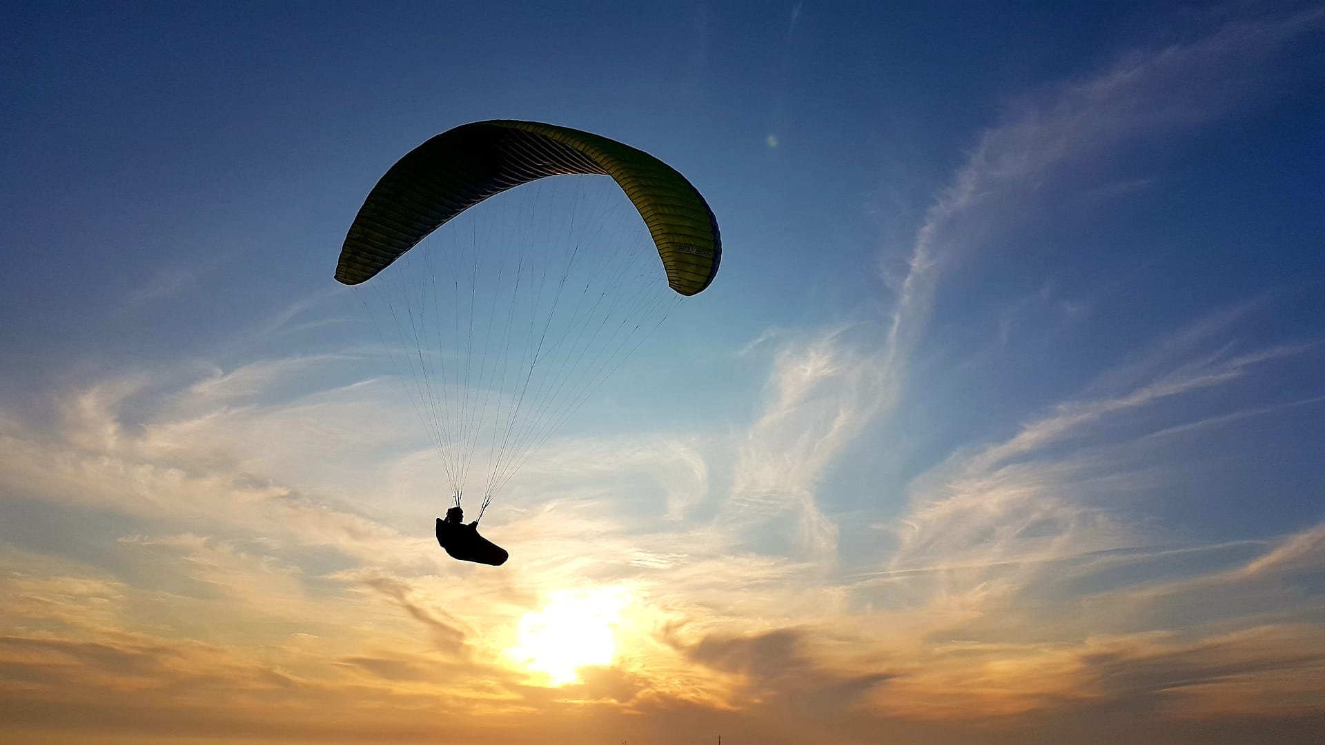 paraglider-sunset-g8f1ca8c36_1920